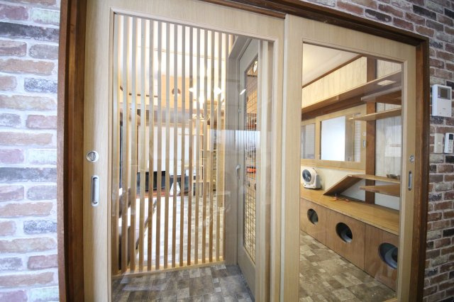 ぬこハウス相模原のその他共用部分|愛猫の脱走防止のために、２重の扉が設けてあるので、安心です。
