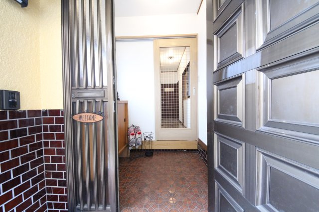 ぬこハウス相模原の玄関|愛猫の脱走防止のために、２重の扉が設けてあるので、安心です。
