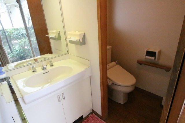 わんにゃんハウス祖師谷のトイレ|全２台設置されていますので、被ることなく使えそうですね。