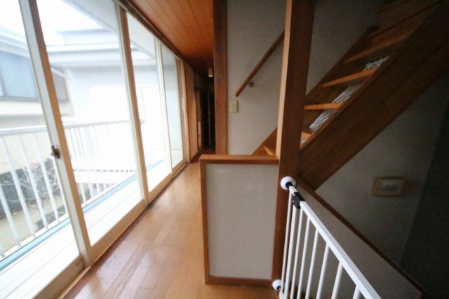 わんにゃんハウス祖師谷のその他共用部分|共有のベランダで洗濯物を干すこともできます。