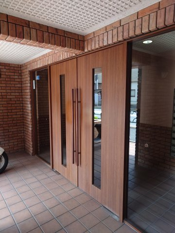 グランヴァン西落合のエントランス|落ち着いたエントランスです