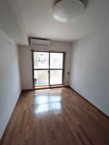 グランヴァン西落合の居間・リビング|こちらの居間で趣味の時間をお楽しみください