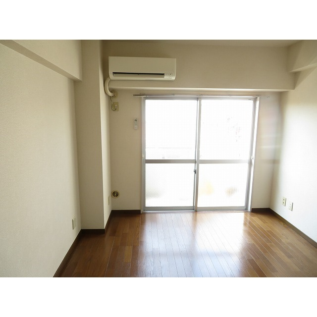 エレガンス綾瀬６の居間・リビング|※同タイプ別の部屋の写真です