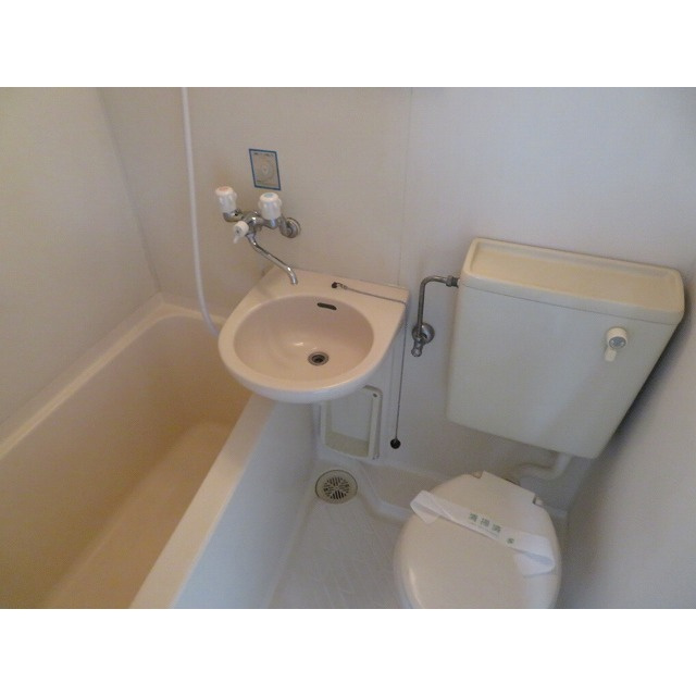 エレガンス綾瀬６の浴室|※同タイプ別の部屋の写真です