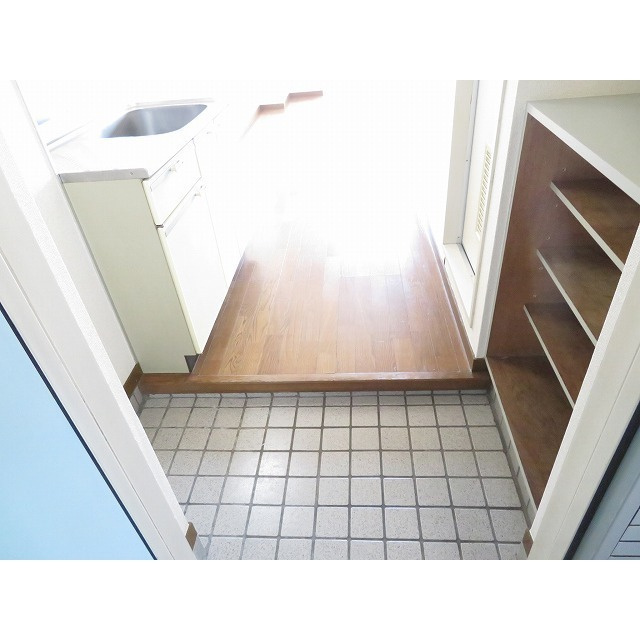 エレガンス綾瀬６の玄関|※同タイプ別の部屋の写真です