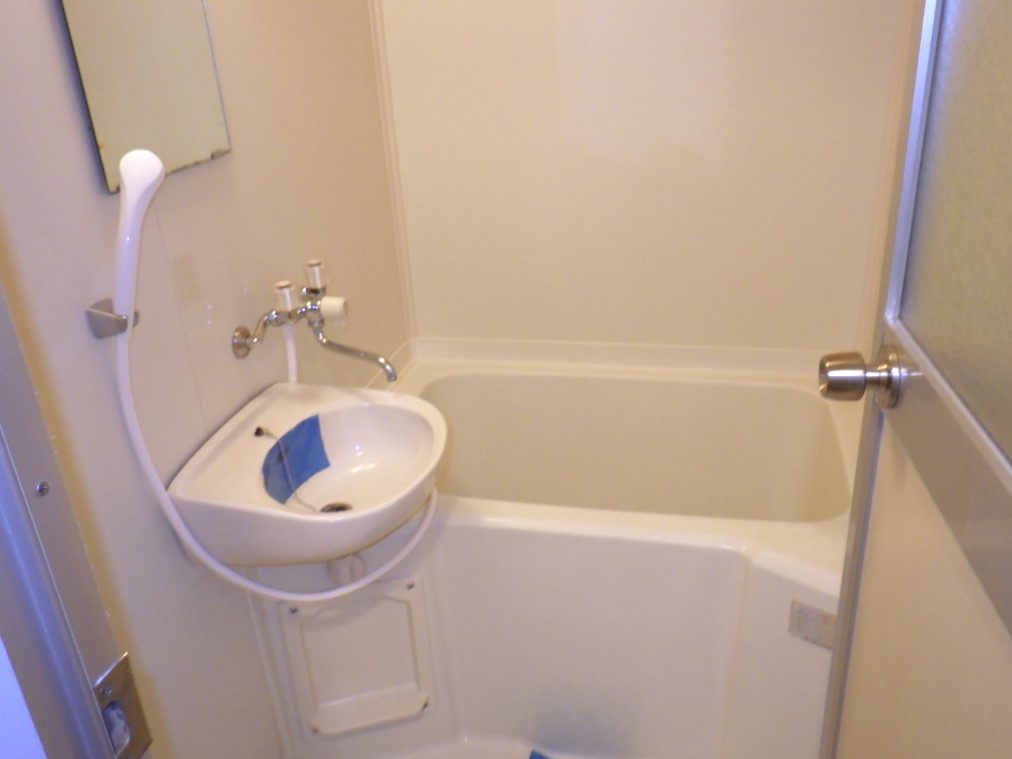 ホワイトウイング中野上町の浴室|落ち着いた空間のお風呂です