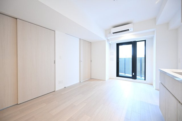 サンウッドフラッツ新宿四谷三丁目の居間・リビング|こちらのリビングで趣味の時間をお楽しみください