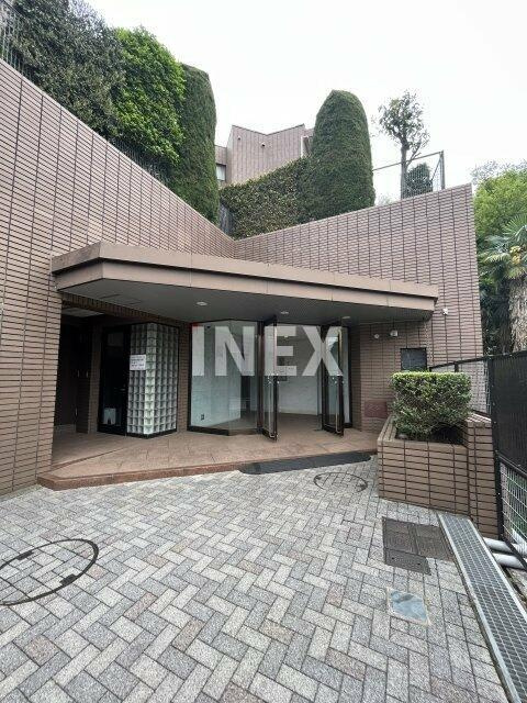 グローリア初穂大倉山のエントランス