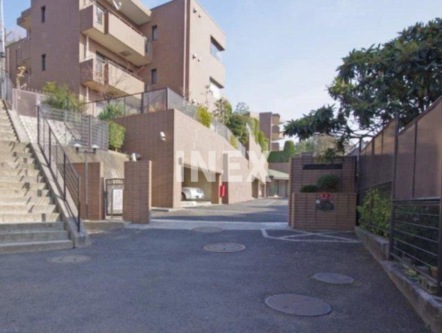 グローリア初穂大倉山のエントランス