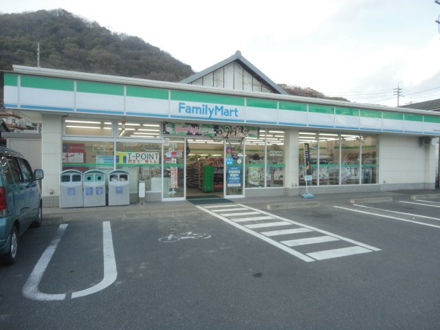 クオリティーヒルズの周辺|ファミリーマート笠岡中央店（コンビニ）まで977ｍ
