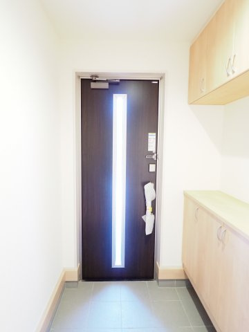 【玄関】 | Livele Garden.S　蓬莱町６丁目第２　２号棟 | ★内覧予約で新米4kg★