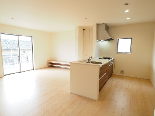 【居間・リビング】 | Livele Garden.S　蓬莱町６丁目第２　２号棟 | ★内覧予約で新米4kg★