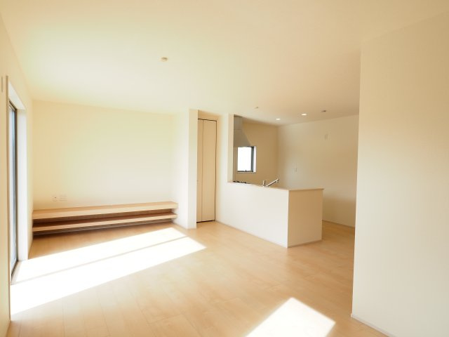 【居間・リビング】 | Livele Garden.S　蓬莱町６丁目第２　２号棟 | ★内覧予約で新米4kg★