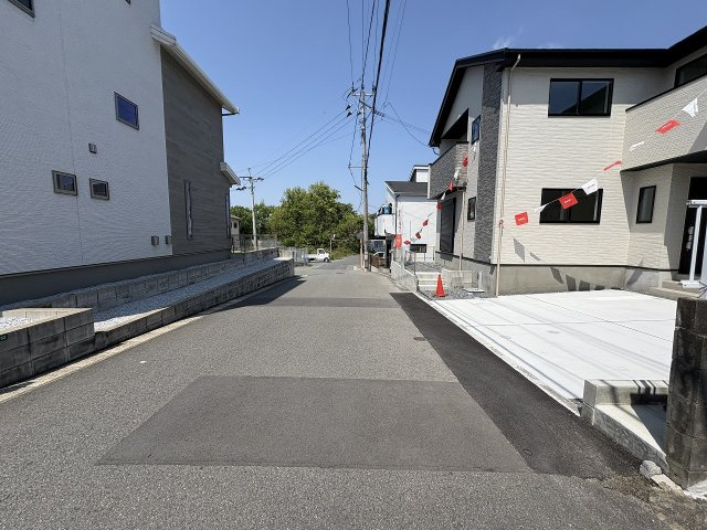 【その他】 | 糟屋郡宇美町明神坂3丁目2期　1号棟（全1棟）【仲介手数料無料・0円】 | 現地写真。前面道路です。