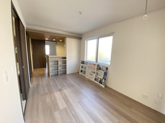 【洋室】 | Same sky