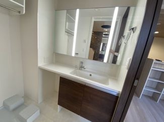 【洗面所】 | Same sky