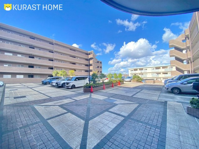 アンビエント東向日ベルクール　4階の駐車場