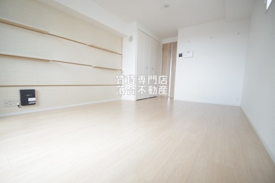 【洋室】 | ルミエール | 落ち着いた色調の洋室