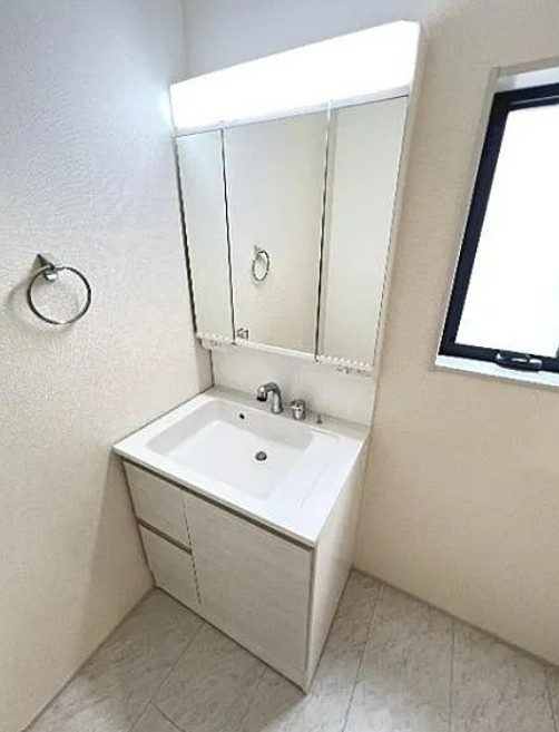 【新築】鶴ヶ島市下新田第２ 4号棟の独立洗面台|朝の身支度に欠かせない洗面台です！