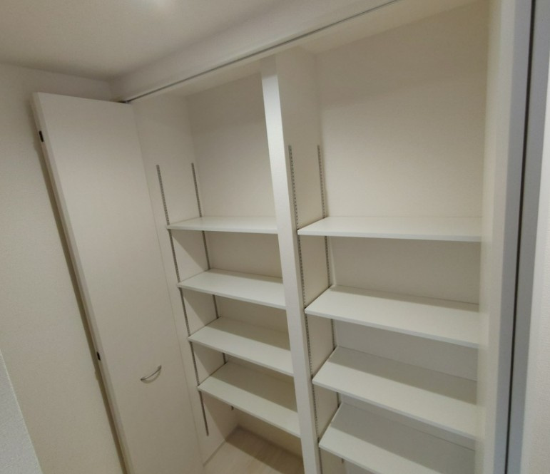 【新築】鶴ヶ島市下新田第２ 4号棟の収納|便利なパントリー付き