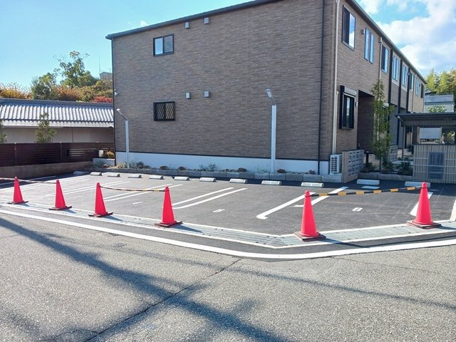 ブリランテの駐車場