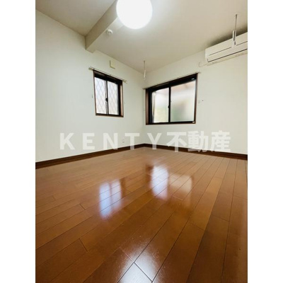 【居間・リビング】 | メゾン･ド･NAKAMURA | こちらの居間で趣味の時間をお楽しみください