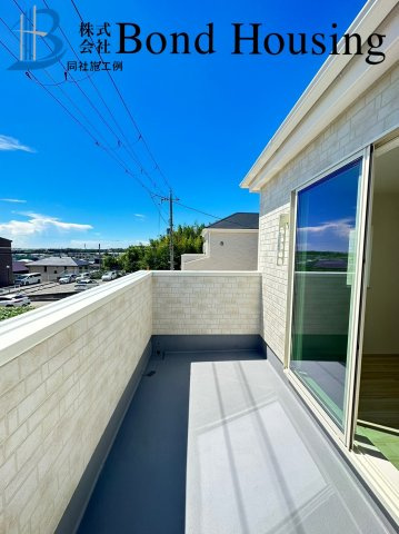 WIC等嬉しい収納豊富　松が丘3丁目　全2区画　2号棟のバルコニー