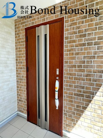 WIC等嬉しい収納豊富　松が丘3丁目　全2区画　2号棟の玄関