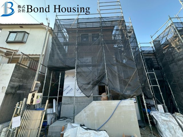 WIC等嬉しい収納豊富　松が丘3丁目　全2区画　2号棟の前面道路含む現地写真