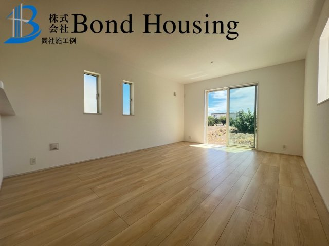 小中学校徒歩15分圏内で安心通学　松が丘3丁目　全2区画　1号棟の居間・リビング