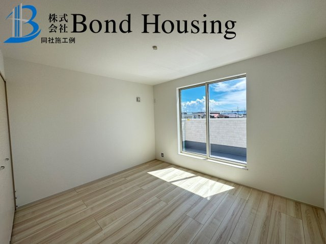 小中学校徒歩15分圏内で安心通学　松が丘3丁目　全2区画　1号棟の洋室