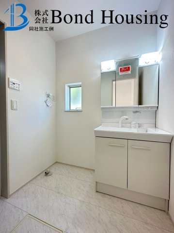 小中学校徒歩15分圏内で安心通学　松が丘3丁目　全2区画　1号棟の独立洗面台