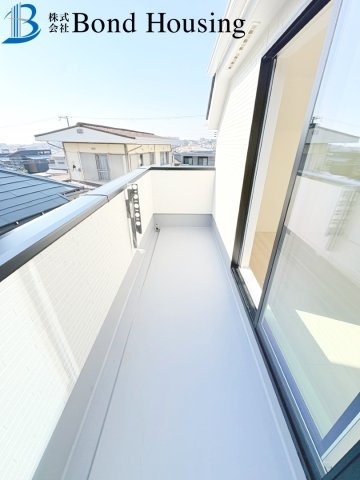 小中学校徒歩15分圏内で安心通学　松が丘3丁目　全2区画　1号棟のバルコニー
