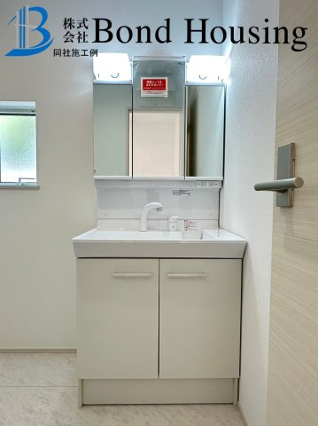 小中学校徒歩15分圏内で安心通学　松が丘3丁目　全2区画　1号棟の独立洗面台