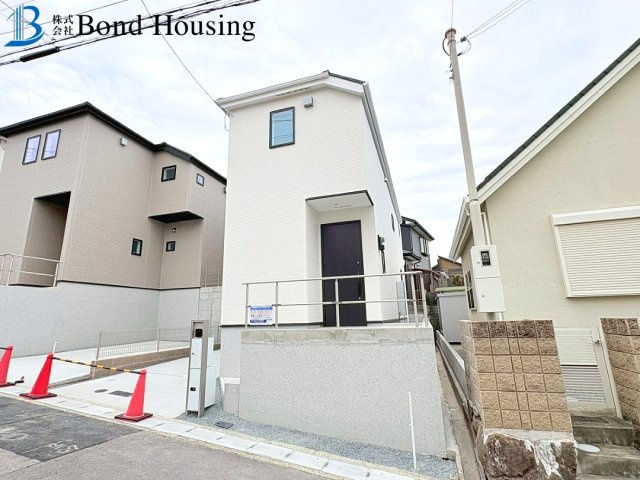小中学校徒歩15分圏内で安心通学　松が丘3丁目　全2区画　1号棟の外観