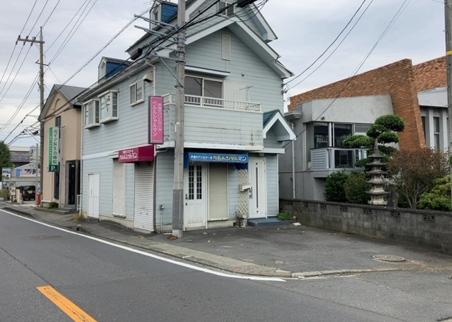 【外観】 | 物件の詳細については、現地を見てわかること以外に、役所や法務局などで調べないとわからないことがあります。そのため、現地に行く場合は、もしこの物件を買ったらどのような生活ができるかをイメージしましょう。