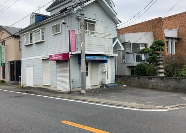 【外観】 | 家を建てる前提で土地を探している場合、地盤の丈夫さは譲れない条件の一つです。地盤が脆弱だと追加工事が必要となります。また、過去に地盤沈下や液状化現象を起こした土地は、できるだけ避けた方がいいでしょう。