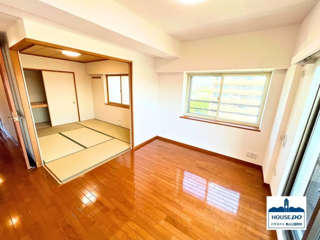 1フロア3邸♪5階全方角住戸3LDK！ファミール藤ヶ丘5番館の居間・リビング|南側バルコニーからたっぷりの光が差し込む明るいリビング