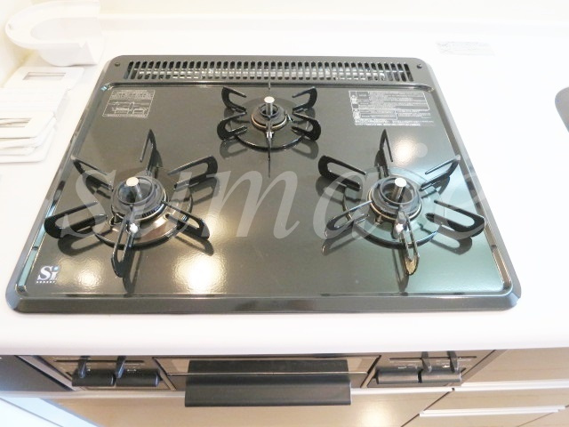 ミュールソレアードのキッチン|三口コンロのキッチンです☆