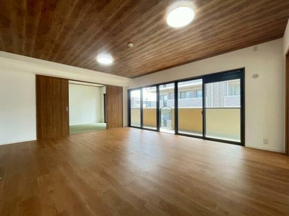 エバーライフ春日公園の居間・リビング