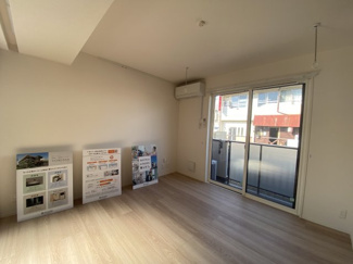 【洋室】 | Same sky