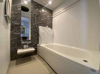 【浴室】 | Same sky