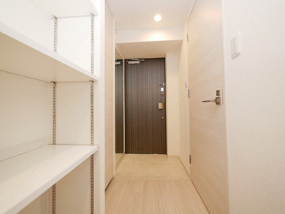 【玄関】 | レオンコンフォート天神橋 | 明るい玄関です