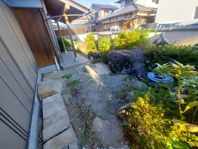 新万戸建ての庭