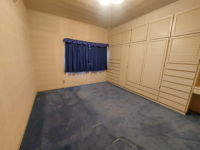 新万戸建ての洋室