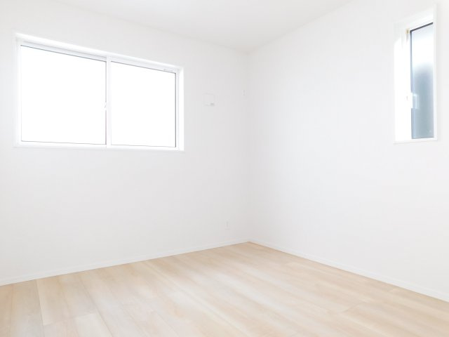 海部郡大治町大字西條字狐海道の新築一戸建の洋室|◇洋室◇　　明るい洋室５．２帖　全居室収納完備♪　