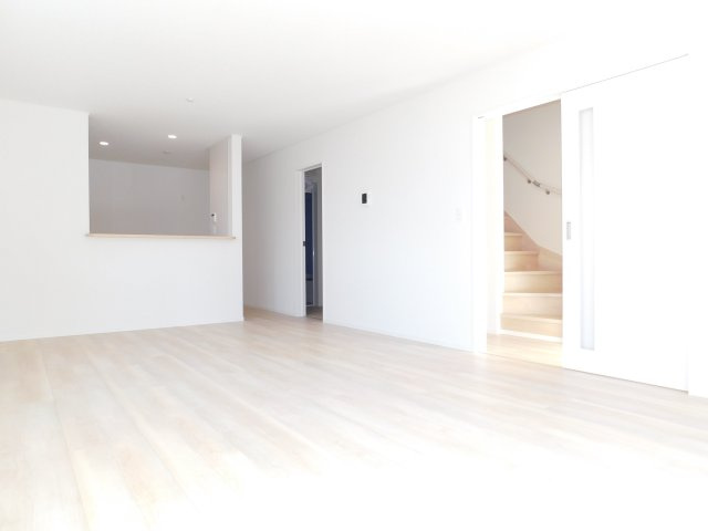 海部郡大治町大字西條字狐海道の新築一戸建の居間・リビング|◇リビング◇　　南面で明るく広いリビング２０．０帖　家族が集まってもゆとりのある空間♪　