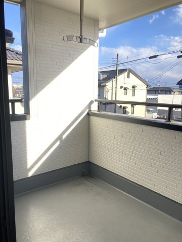 リーブルガーデンＳ第13渋川八木原　4号棟のバルコニー|バルコニー1です。こちらはインナータイプなので雨でも洗濯物が濡れません！