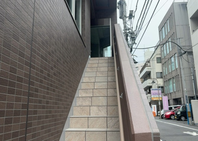 【外観】 | ＨＩＬＬＳ八王子台町 | 土地の形が極端に長細かったり、狭小地、あるいは道路との高低差がある傾斜地だった場合、後々売ろうとしても買い手がつかない場合もあります。後々、売却することになった時に価値の下がらない土地を選びましょう。