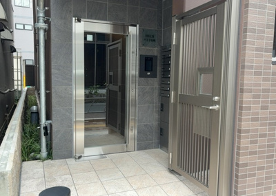 【外観】 | ＨＩＬＬＳ八王子台町 | 土地の面積＝住宅面積ではありません。建ぺい率の問題などで、土地のある場所によって住宅を建てられる面積は限られています。高さもしかり、「土地」という言葉の中には、建築条件も含まれると考えておきましょう。